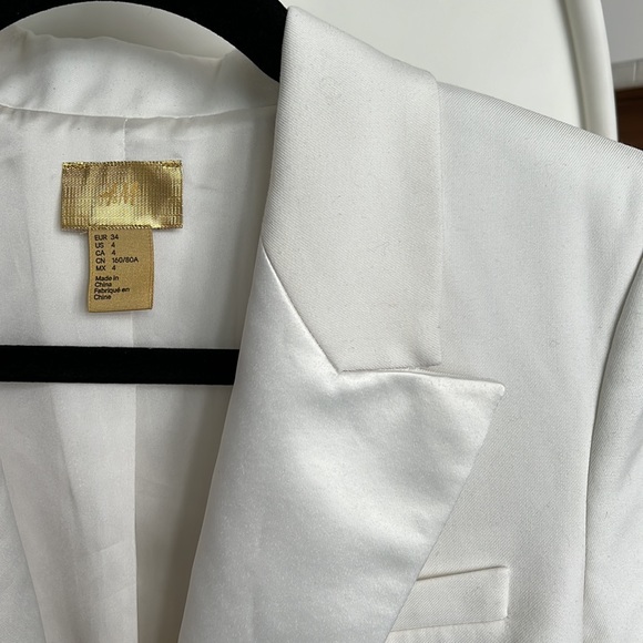 H&M White Blazer. Size 4. - Picture 3 of 11